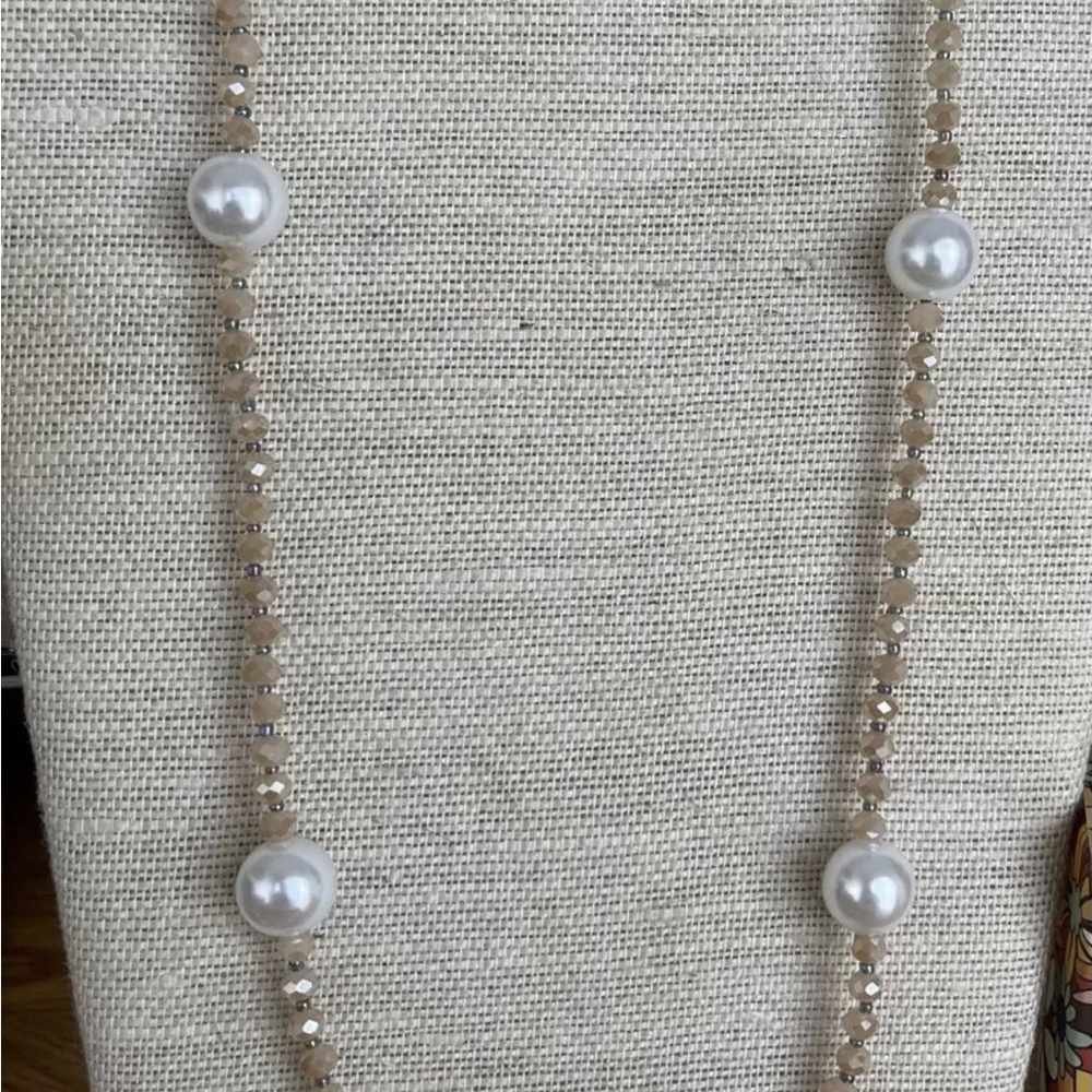 Plunder Beige and Pearl Beaded Necklace Jewelry